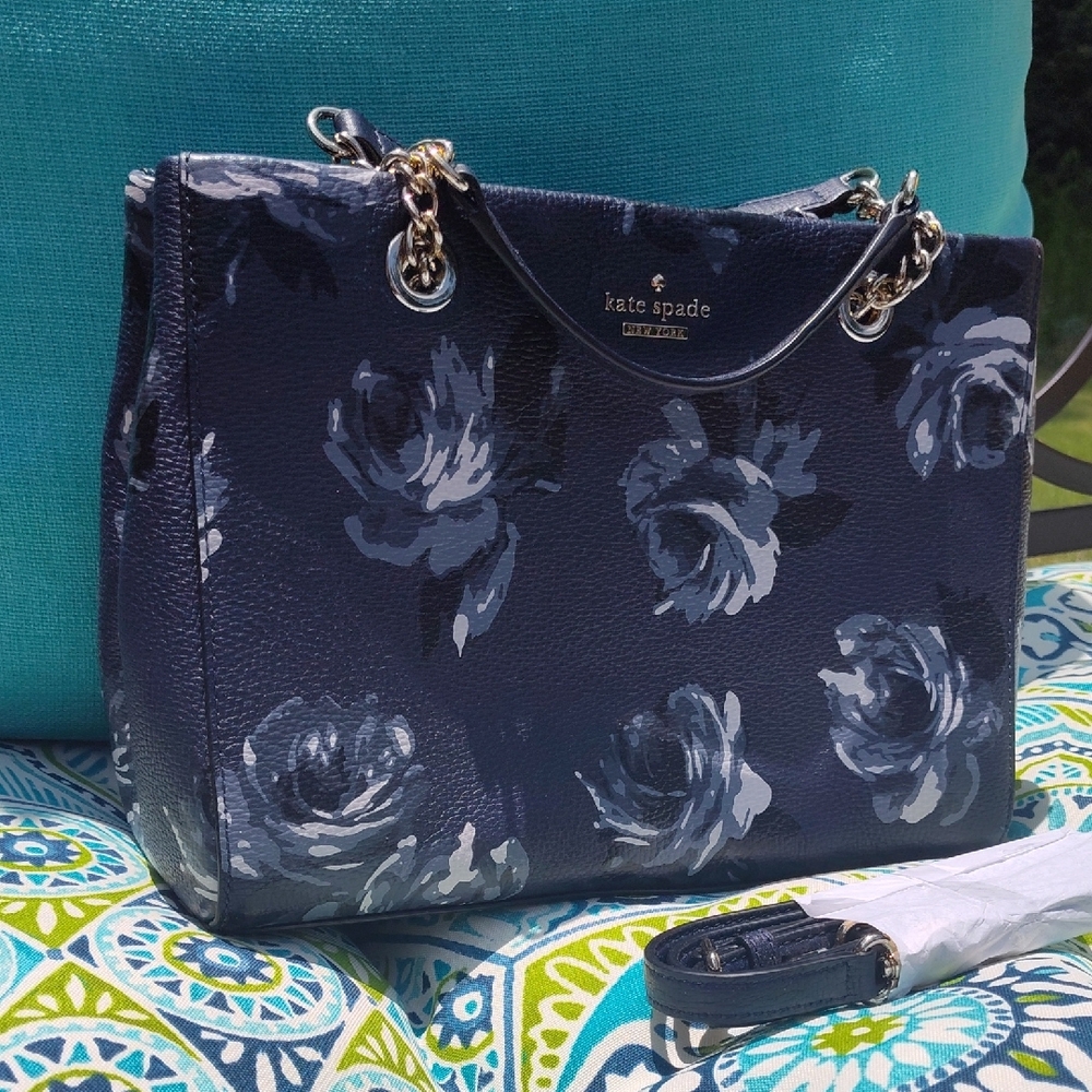 Kate Spade Blue and White Shoulder Bag with Floral Design - Picture 4 of 14